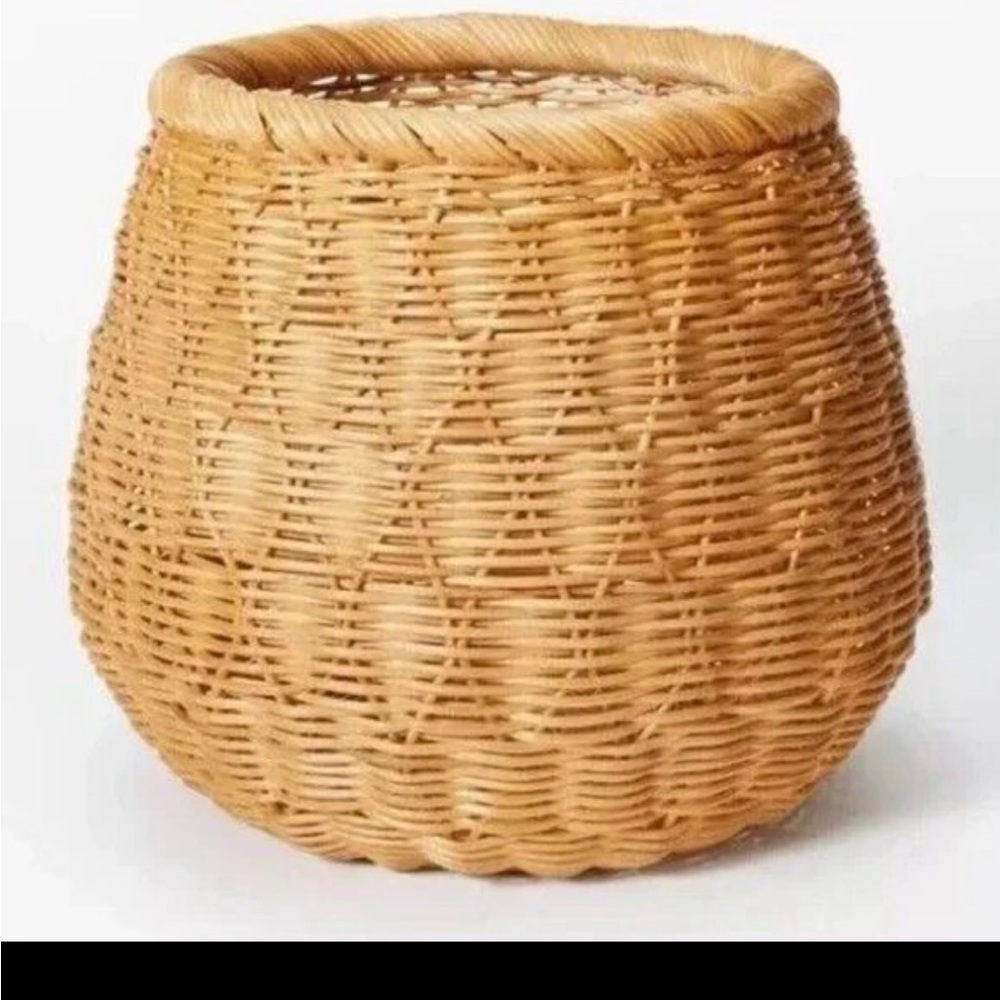 Large Round Rattan Decorative Basket with Twisted Edge